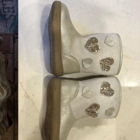 Size 4t Carters gold glitter heart boots - Picture 1 of 3
